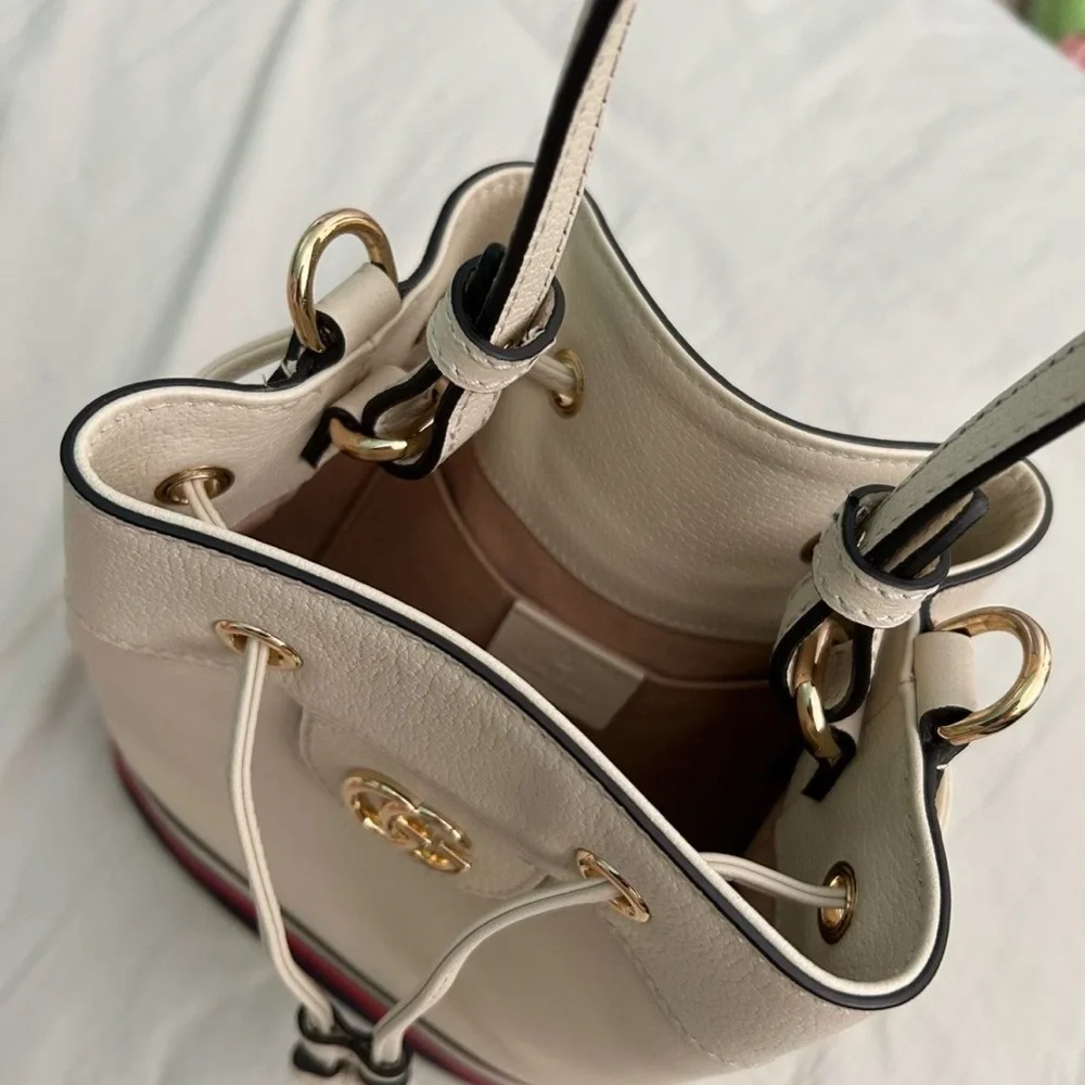 Gucci White Leather Drawstring Backpack with Red & Blue Stripe - Picture 4 of 7